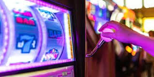 slop99 Kasino live streaming dealer profesional meja roulette baccarat blackjack pengalaman nyata